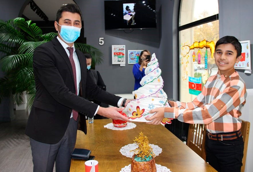 Sağlamlıq imkanları məhdud uşaq və gənclərin “Tut əlimdən!” adlı satış- sərgisi keçirilib